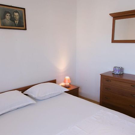 Apartments Ivica - 150M From Sea โตรกีร์ ภายนอก รูปภาพ