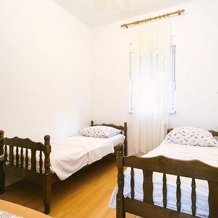 Apartments Ivica - 150M From Sea โตรกีร์ ภายนอก รูปภาพ