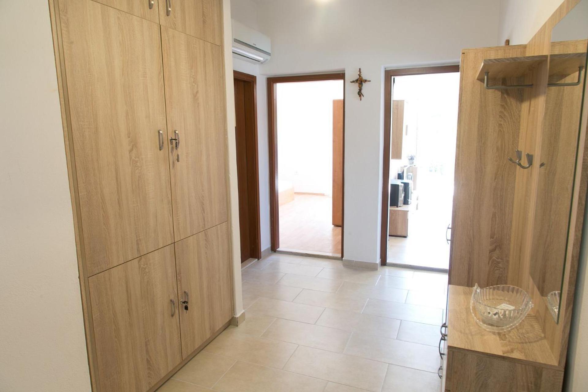 Apartments Ivica - 150M From Sea โตรกีร์ ภายนอก รูปภาพ