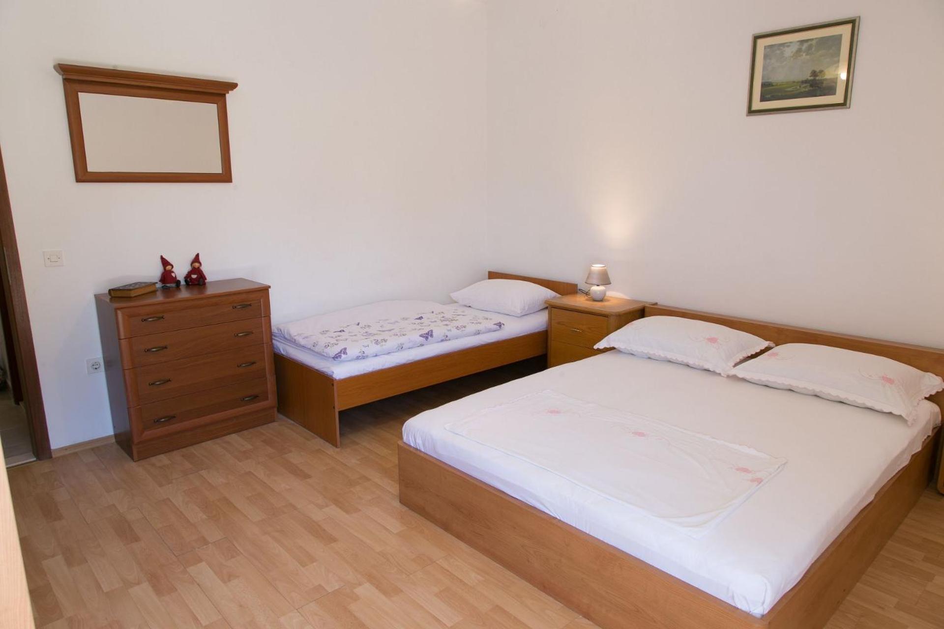 Apartments Ivica - 150M From Sea โตรกีร์ ภายนอก รูปภาพ